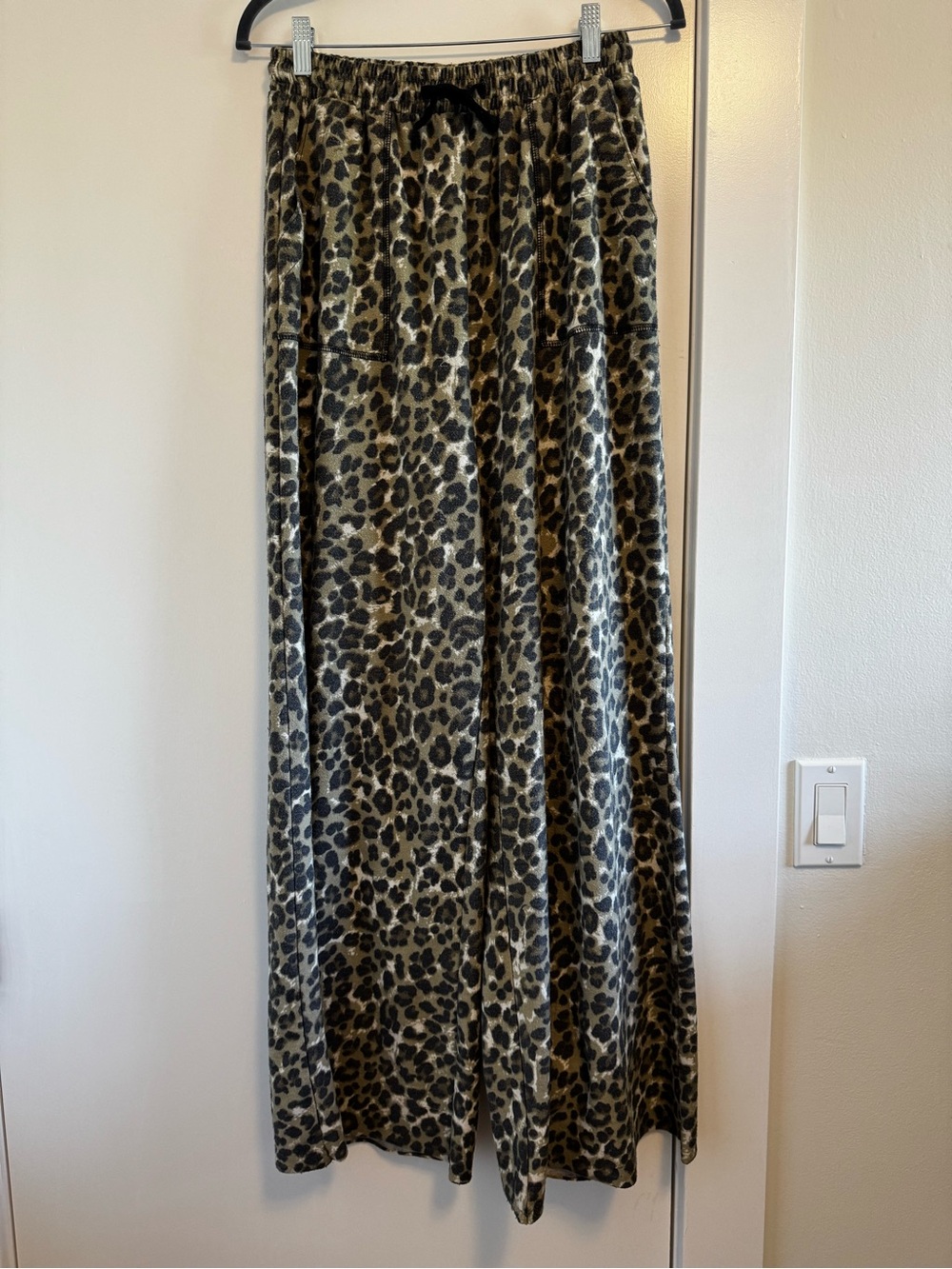 Leopard Cheetah Print Wide Leg Lounge Pants Drawstring Fluid Knit M